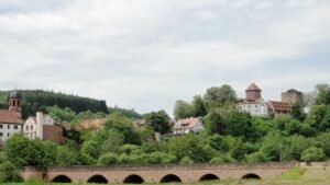 Blick auf Rieneck im Sinntal mit der Burg
